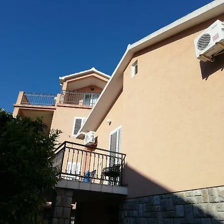 Elena * Podgorica